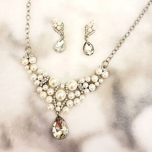 Silver Plated Pearl crystal necklace earring set